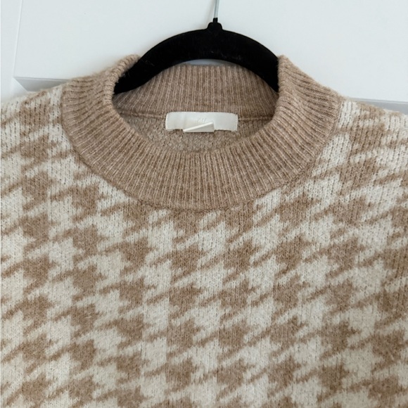 H&M Houndstooth Patterned Beige Crewneck Sweater - Picture 2 of 4
